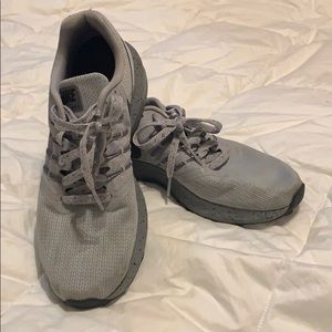 Barely worn Nike shoes